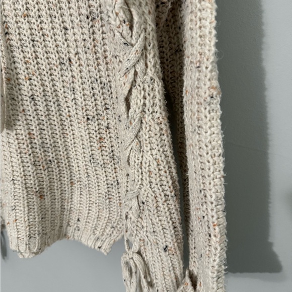 Cable sweater in cream and multi yarn with side tie detailing - Picture 3 of 5